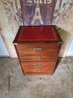 Antiek klassiek houten ladekast met rood lederen bovenblad, Gebruikt, 3 of 4 laden, Minder dan 100 cm, 25 tot 50 cm