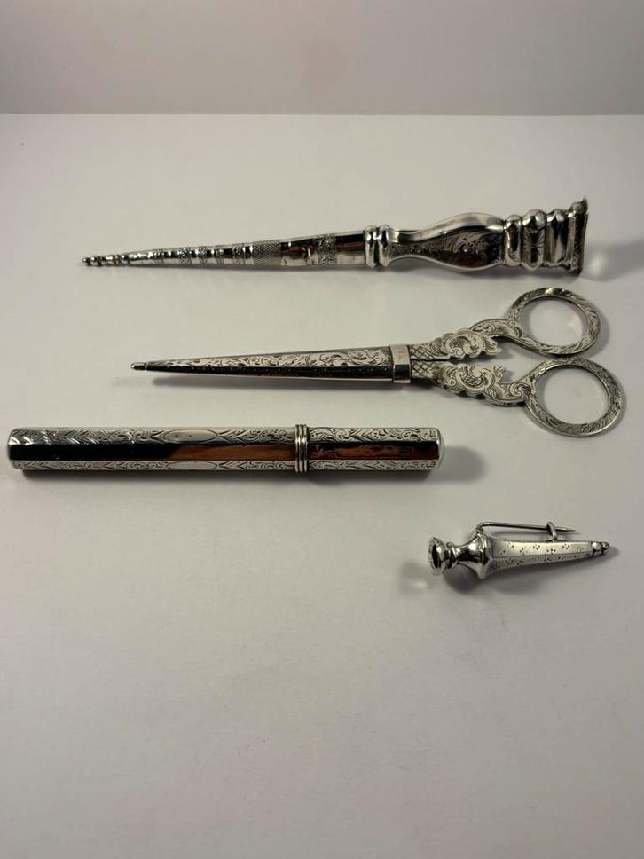 Lot zilveren naaigarnituur, Antiek en Kunst, Antiek | Goud en Zilver, Zilver, Ophalen of Verzenden