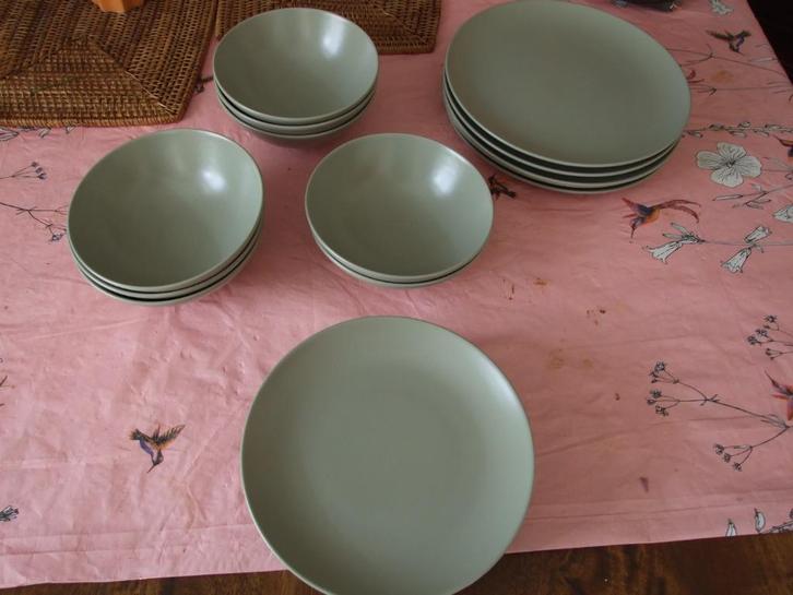 Ikea lindegroen serviesgoed 20 stuks, Huis en Inrichting, Keuken | Servies, Nieuw, Bord(en), Overige stijlen, Aardewerk, Ophalen of Verzenden