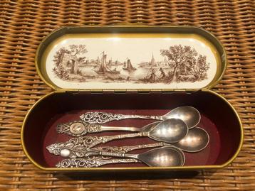 vintage lepeldoosje met 6 zilveren theelepels beschikbaar voor biedingen