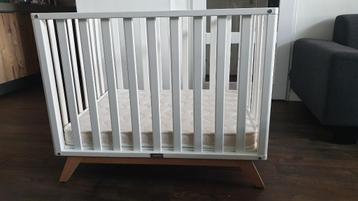 Box Bopita Lynn (wit) incl matrasje (en evt. boxkleed), Kinderen en Baby's, Boxen, Ophalen, Gebruikt, Vierkant, In hoogte verstelbaar