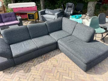 Grijze Hoekbank - Ruim & Comfortabel beschikbaar voor biedingen