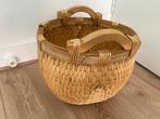 Rieten mand met handvatten, Huis en Inrichting, Woonaccessoires | Schalen en Manden, Ophalen, Mand, Rond, Zo goed als nieuw