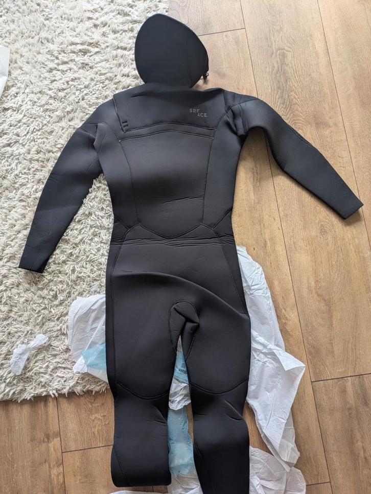 SRFACE Remix Wetsuit Hooded maat LT 5/4mm - Nieuw!, Watersport en Boten, Watersportkleding, Ophalen of Verzenden