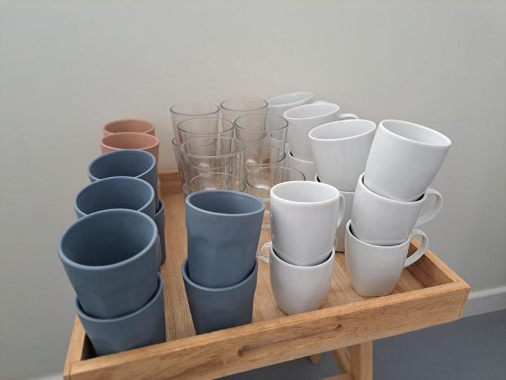 Diverse mokken en glazen, Huis en Inrichting, Keuken | Servies, Zo goed als nieuw, Kop(pen) en/of Schotel(s), Overige stijlen