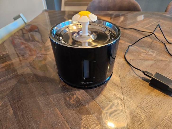 Auronic drinkfontein 2,4 liter voor katten en honden nieuw, Dieren en Toebehoren, Kattenvoerbakken en Drinkbakken, Zo goed als nieuw