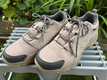 Wandelschoenen, mt 40 ( ZGAN beschikbaar voor biedingen