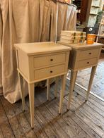 Set met antieke franse nachtkastjes, beige, ladekastjes, Nieuw, Hoofdstaart 29, Il fienile, Hout