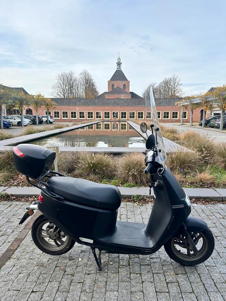 Ecooter E2 Elektrische Bromscooter (2023) Incl. Extras, Fietsen en Brommers, Snorfietsen en Snorscooters, Gebruikt, Overige merken