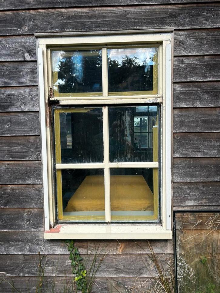 GEZOCHT: raam 140 cm hoog x 90 cm breed., Doe-het-zelf en Verbouw, Glas en Ramen, Zo goed als nieuw, Gevelraam of Ruit, Ophalen of Verzenden