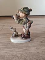 Hummel beeldje - Jongen met verrekijker en konijn, Verzamelen, Ophalen of Verzenden