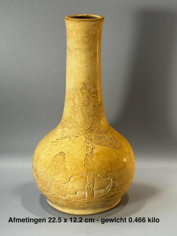 Oude Chinees vaas beschikbaar voor biedingen