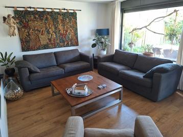 Linteloo banken (2) en Linteloo fauteuil (1) beschikbaar voor biedingen