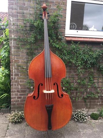 Contrabas beschikbaar voor biedingen