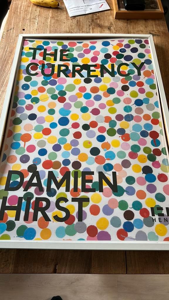 The Currency - Damian Hirst, Verzamelen, Posters, Zo goed als nieuw, Film en Tv, A1 t/m A3, Ophalen of Verzenden