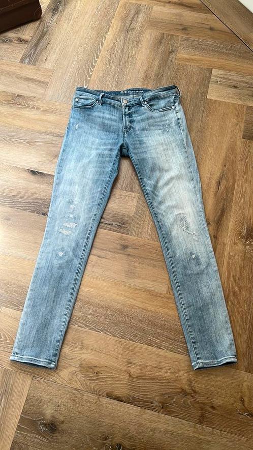 Denham jeans dame aangesloten maat 30/32 maat 40 destroyed, Kleding | Dames, Spijkerbroeken en Jeans, Zo goed als nieuw, W30 - W32 (confectie 38/40)