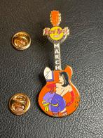 Hard Rock Cafe Amsterdam Gitaar pin Maart 2004, Verzamelen, Speldjes, Pins en Buttons, Onbekend, Ophalen of Verzenden, Zo goed als nieuw