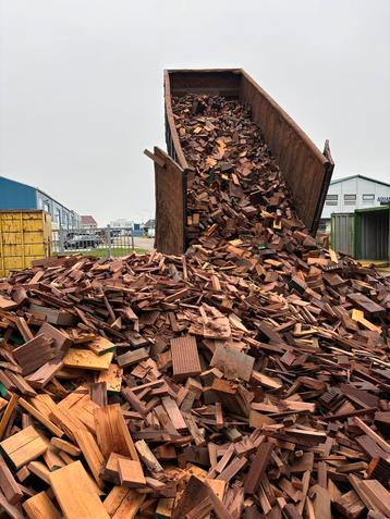 30m3 Azobe haardhout met een klein beetje bankirai  beschikbaar voor biedingen
