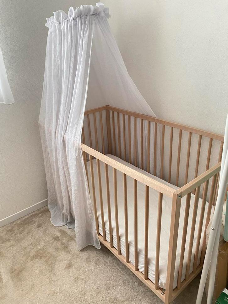Nieuw Ikea SNIGLAR Ledikant met Sluier, Matras & Beddengoed, Kinderen en Baby's, Babywiegjes en Ledikanten, Nieuw, Ledikant, Ophalen