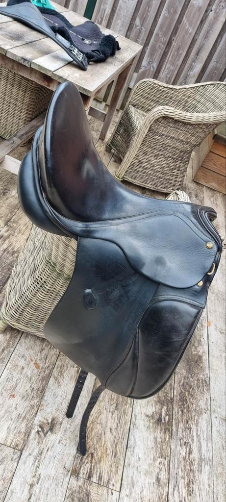 HdR dressuurzadel 18 inch, Dieren en Toebehoren, Paarden en Pony's | Hoofdstellen en Tuigage, Gebruikt, Dressuur, Ophalen