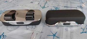 Te koop twee brillenkokers voor zonneklep in  auto beschikbaar voor biedingen