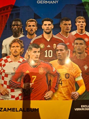 Voetval album met Ek kaartjes beschikbaar voor biedingen