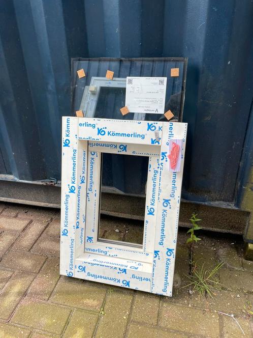 Te koop kunststof kozijnen vele maten en soorten, Doe-het-zelf en Verbouw, Kozijnen en Schuifpuien, Zo goed als nieuw, Raamkozijn