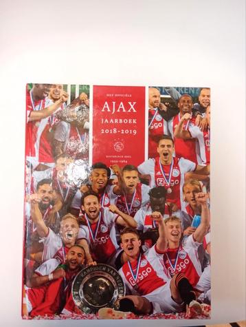 Ajax - Jaarboek 2018-2019 beschikbaar voor biedingen