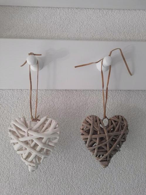 Mini Houten Decoratieve Rieten Hartjes Wit en Bruin, Huis en Inrichting, Woonaccessoires | Wanddecoraties, Zo goed als nieuw, Ophalen of Verzenden