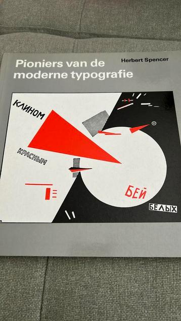 Pioniers van de moderne typografie Herbert Spencer beschikbaar voor biedingen