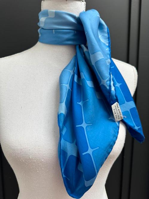 Vintage retro blauwe tinten zijden sjaal, Kleding | Dames, Mutsen, Sjaals en Handschoenen, Zo goed als nieuw, Sjaal, Maat 46/48 (XL) of groter