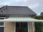 Groen met wit elektrisch zonnescherm. 240 diep 290 breed., Tuin en Terras, Zonneschermen, Ophalen, Gebruikt, Elektrisch, Minder dan 250 cm