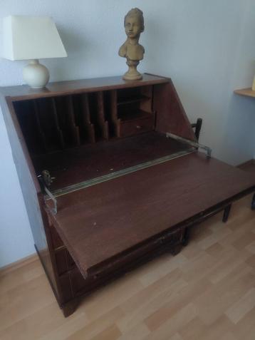 eiken secretaire / bureau / kastje beschikbaar voor biedingen