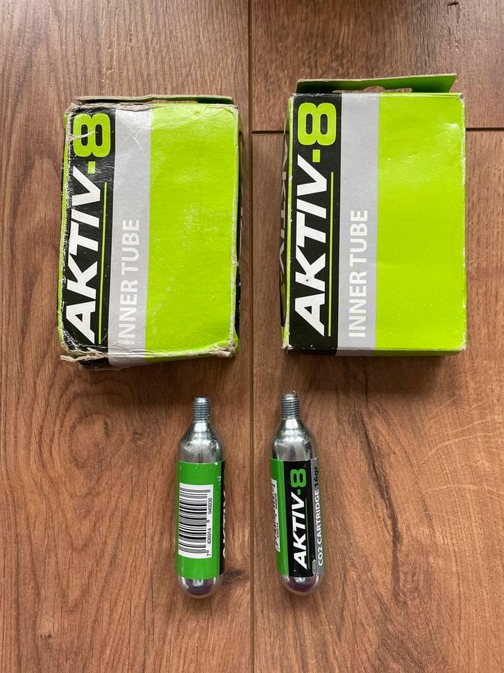 2x Aktiv-8 Binnenbanden & CO2 Patronen, Fietsen en Brommers, Fietsonderdelen, Nieuw, Racefiets, Band, Ophalen of Verzenden
