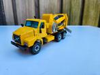 Siku Volvo F12 torpedo betonmixer 1:55, Hobby en Vrije tijd, Modelauto's | 1:50, Ophalen of Verzenden, Zo goed als nieuw, Bus of Vrachtwagen