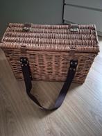 Picknick mand met servies voor 6 personen., Ophalen, Zo goed als nieuw