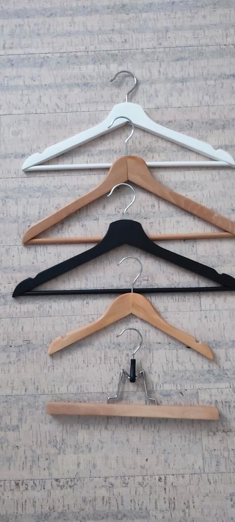 Partij diverse houten kledinghangers ca 100 stuks, Kleding | Dames, Kledinghangers, Zo goed als nieuw, Hout, Ophalen of Verzenden