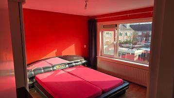 Schitterend jaren 70 tweepersoons bed met radio en lampjes  beschikbaar voor biedingen
