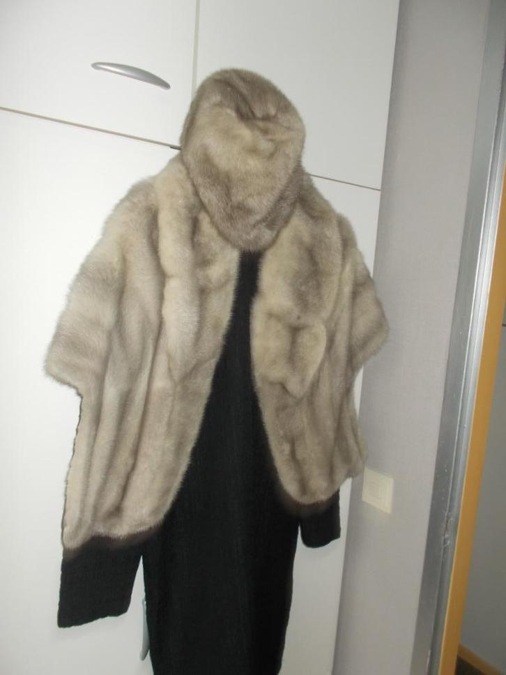 Grijze nerts stola met bijpassende nuts., Kleding | Dames, Jassen | Winter, Zo goed als nieuw, Maat 42/44 (L), Grijs, Ophalen of Verzenden