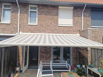 Zonnescherm / Zonneluifel 500 x 300 cm elektrisch  beschikbaar voor biedingen