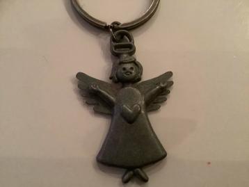 Mooi nieuw sleutelhanger Engel engeltje met hartje beschikbaar voor biedingen