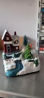 Kersttafereel met draaiende kerstboom (Z258-25), Ophalen of Verzenden, Zo goed als nieuw