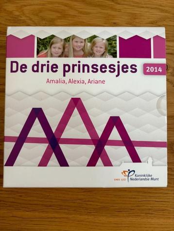 Muntset 3 prinsesjes 2014 met zilveren penning beschikbaar voor biedingen