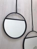 2 spiegels rond metaal zwart hang met koord, Huis en Inrichting, Woonaccessoires | Spiegels, Minder dan 100 cm, Minder dan 50 cm