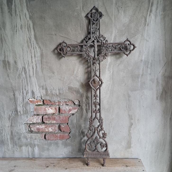 Groot oud brocante Frans smeedijzeren kruis 108x53cm Etage3, Huis en Inrichting, Woonaccessoires | Overige, Gebruikt, Ophalen
