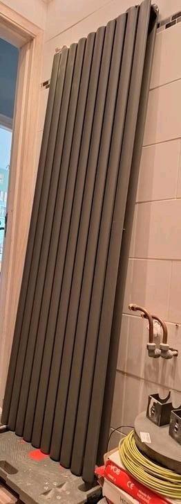 Designradiator. Antraciet. Dubbele wand, Doe-het-zelf en Verbouw, Verwarming en Radiatoren, Zo goed als nieuw, Radiator, 80 cm of meer