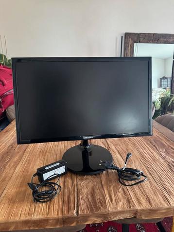 Samsung 22 inch Full HD Monitor (S22F352FHU) beschikbaar voor biedingen