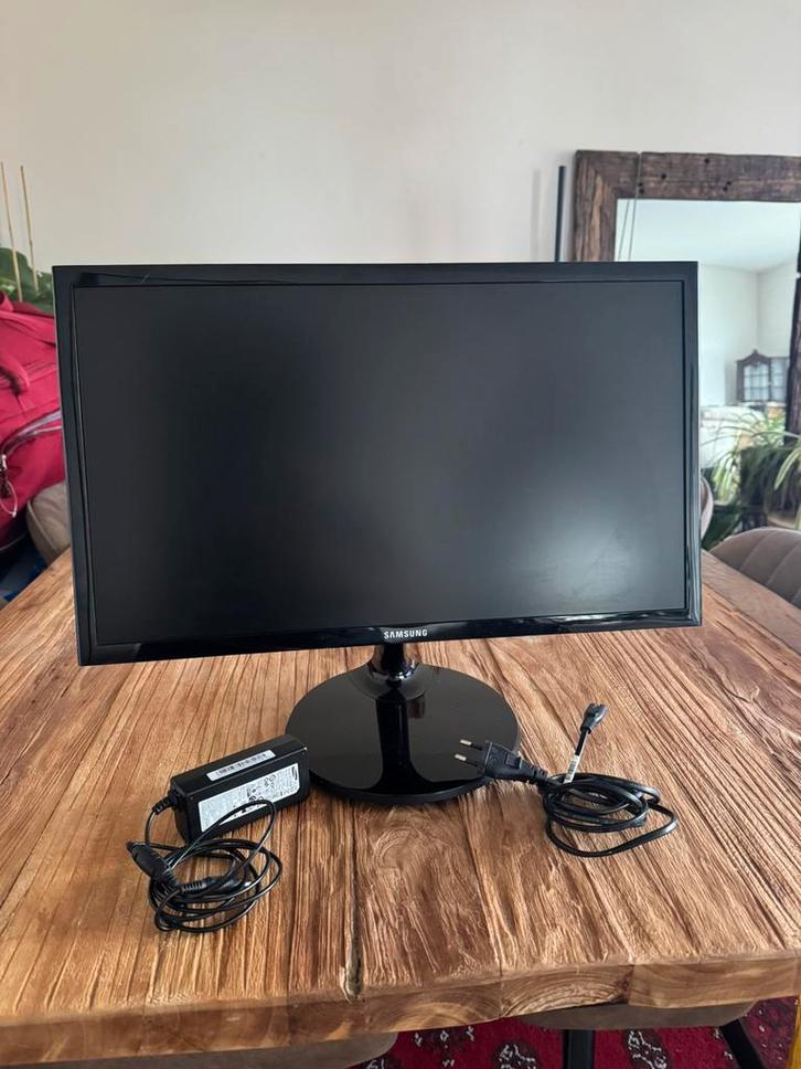 Samsung 22 inch Full HD Monitor (S22F352FHU), Computers en Software, Monitoren, Zo goed als nieuw, 60 Hz of minder, HDMI, VGA