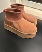 Ugg platform, Kleding | Dames, Schoenen, Ophalen of Verzenden, Zo goed als nieuw, Bruin, Lage of Enkellaarzen
