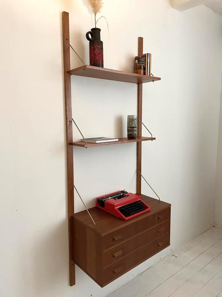 Deense Vintage Teak Wandsysteem in de stijl van Cadovius, Huis en Inrichting, Woonaccessoires | Wandplanken en Boekenplanken, Gebruikt